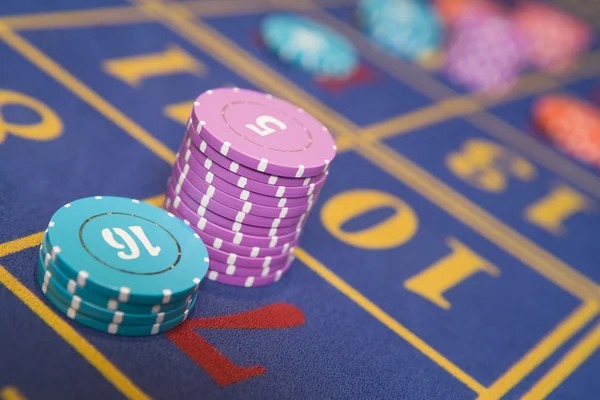 markas138 slot platform overview showing mobile interface with football, live dealer, and slot game categories